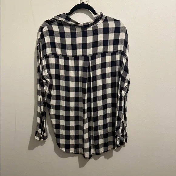 ❤️Hollister Black and White plaid button down - Picture 3 of 3